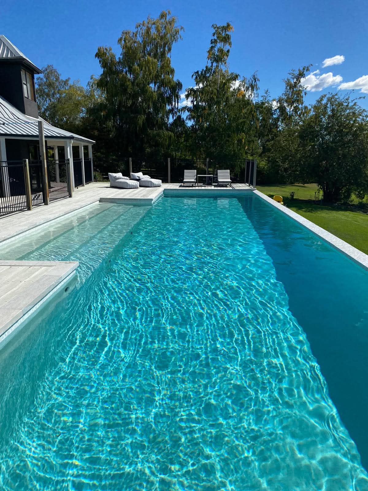 Kokonga lodge swimming pool-image