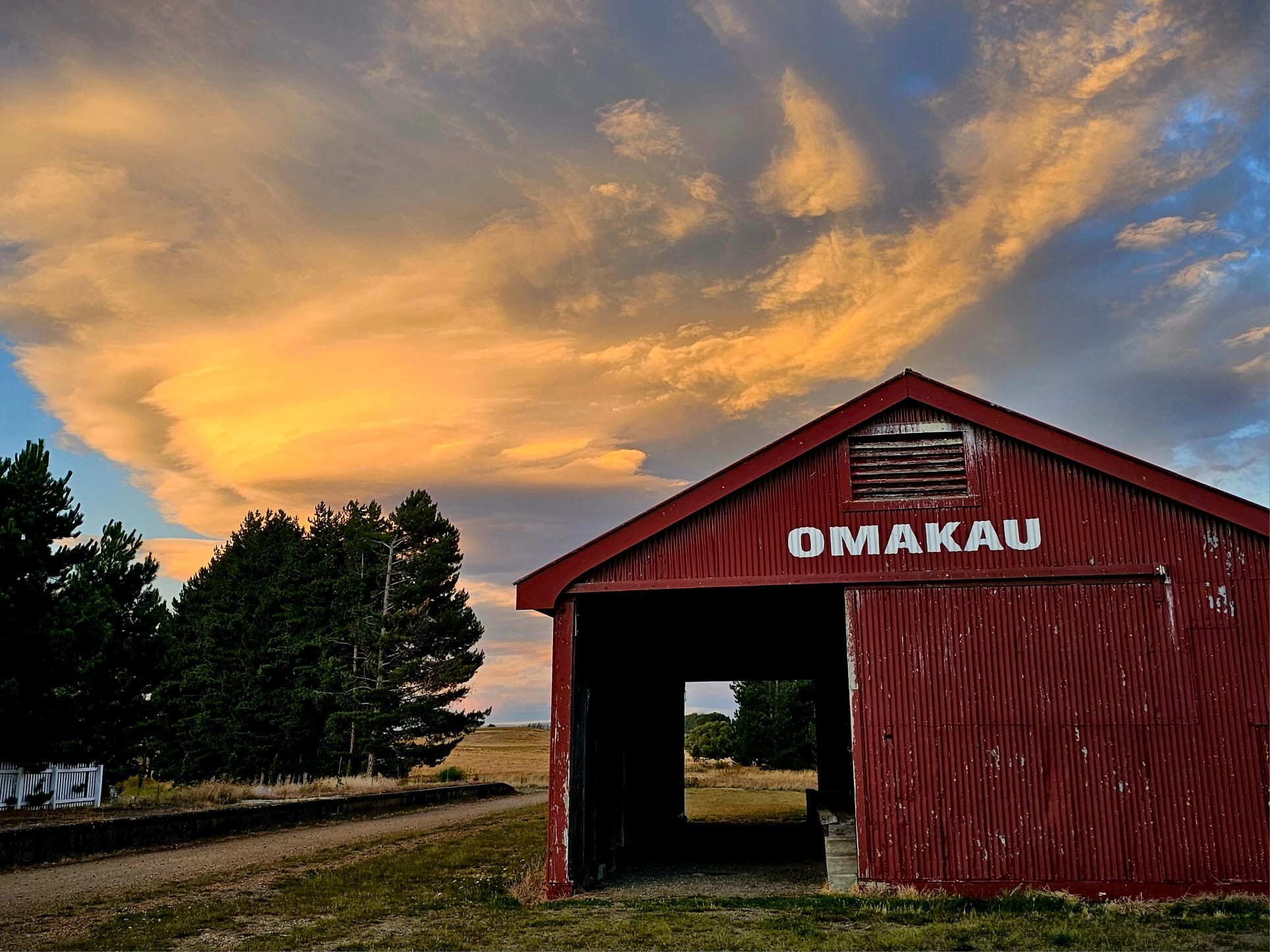 Omakau red barn and sky-1-image