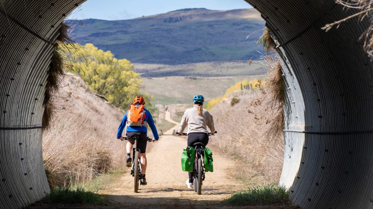 Otago-Central-Rail-Trail-Waipiata-credit-Brook-Sabin-3__FitWzEyMDAsMTIwMF0-image