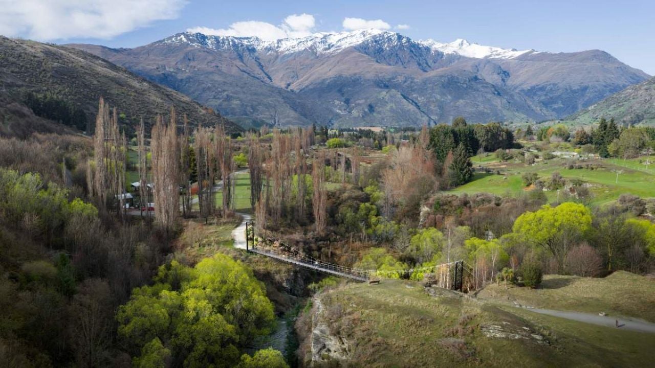 Queenstown-Trails-Arrow-River-Bridges-Trail-credit-Brook-Sabin larger pixel-image