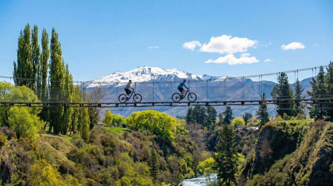 Queenstown-Trails-Arrow-River-Bridges-Trail-credit-Brook-Sabin-2__FitWzEyMDAsMTIwMF0 larger pixel-image