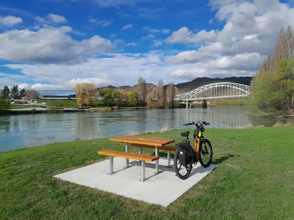 River loop picnic table-image