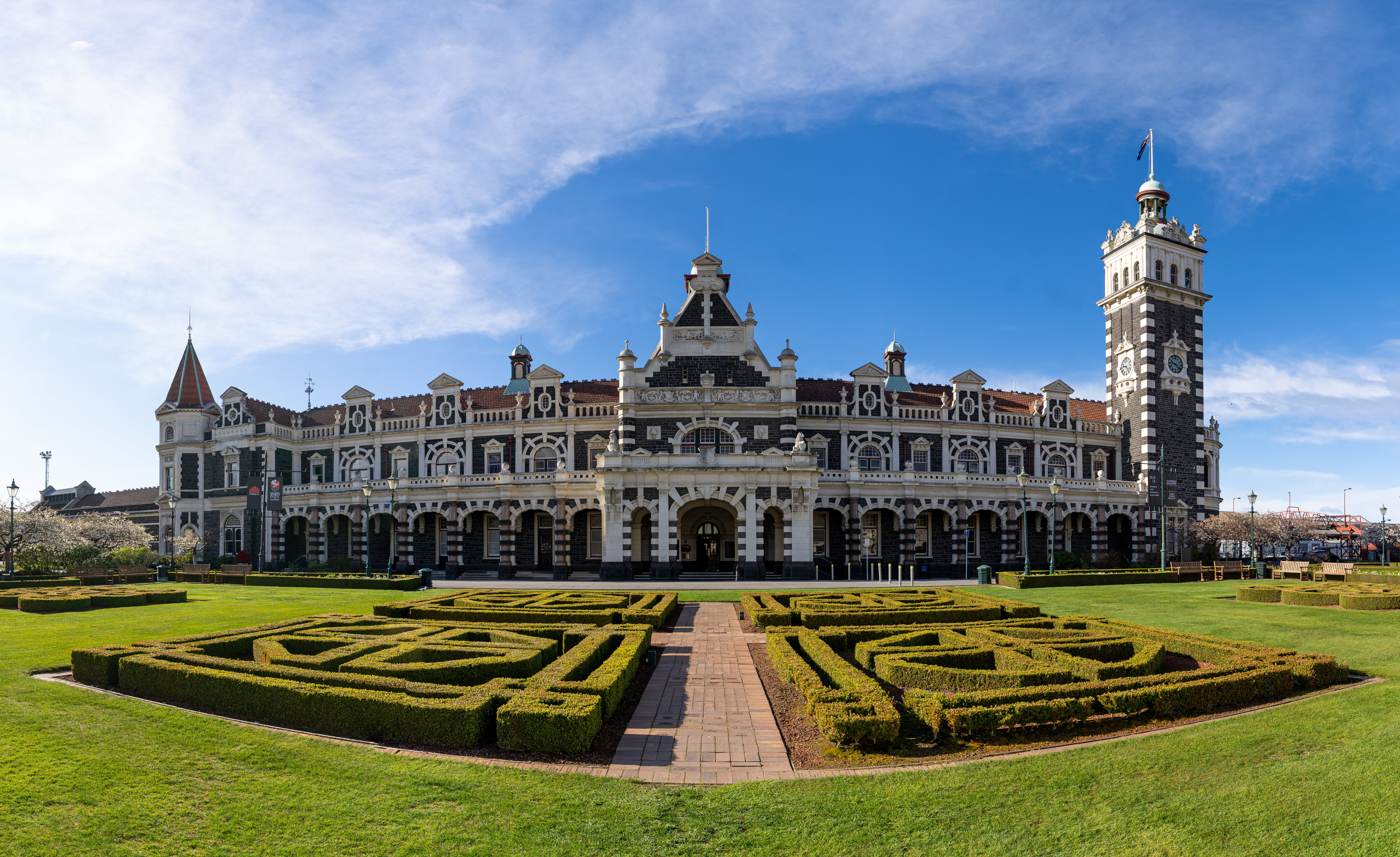 URBAN_DunedinRailwayStationSpring_015_DunedinNZ-image
